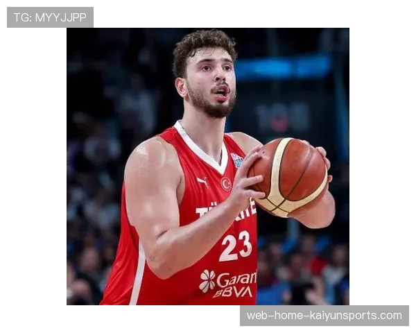 申京场上场下显领袖风范，化解队友冲突稳定军心